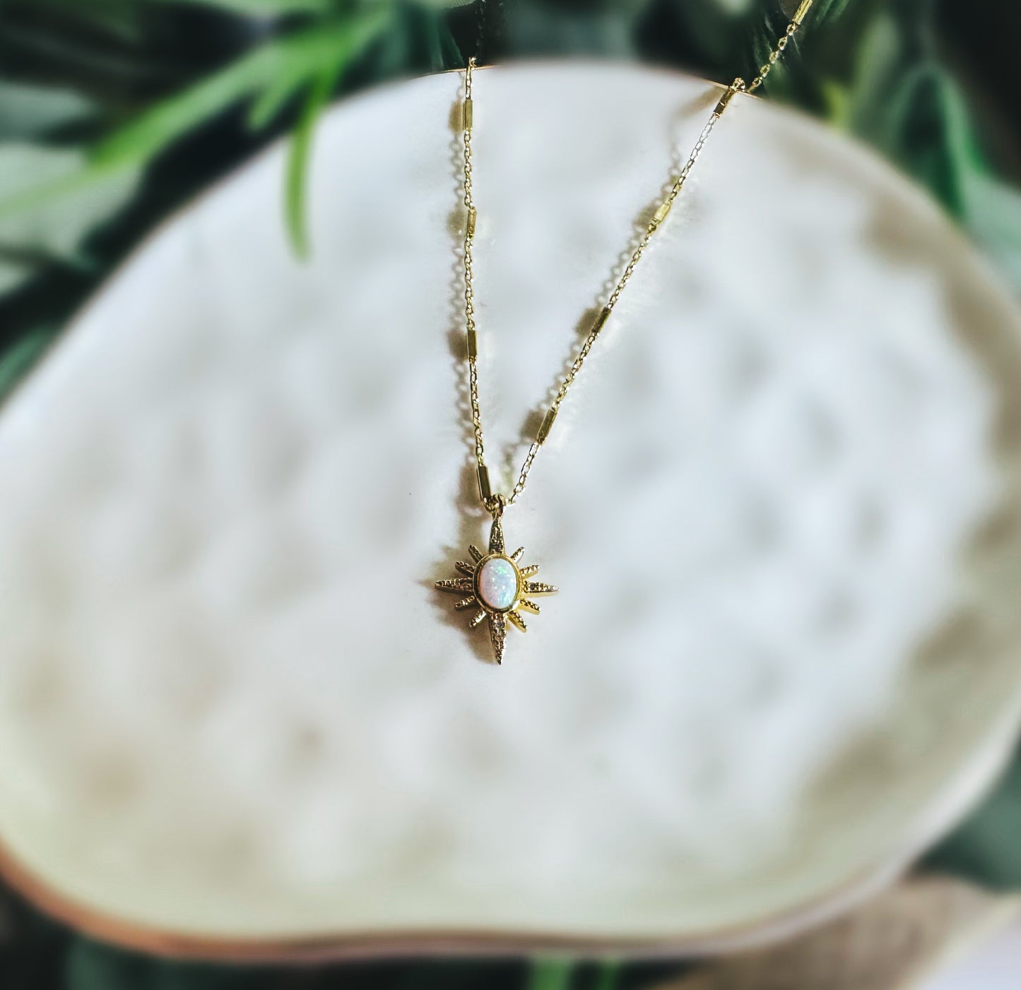 Opaline Sunburst Necklace - Luminous