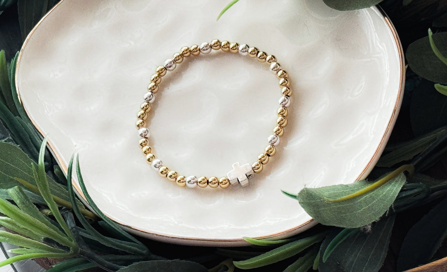 Two toned dainty bracelet