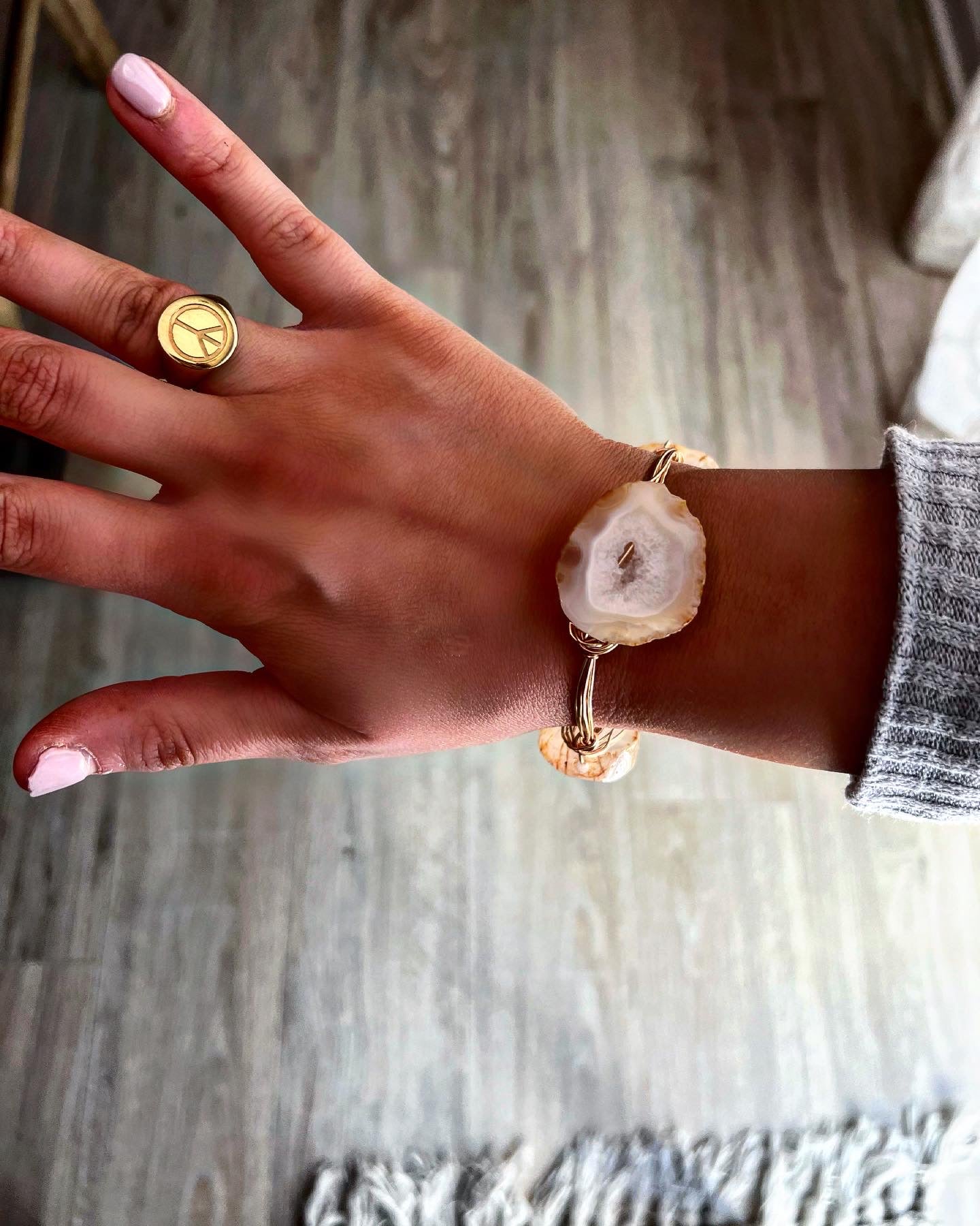 Tan agate bangle